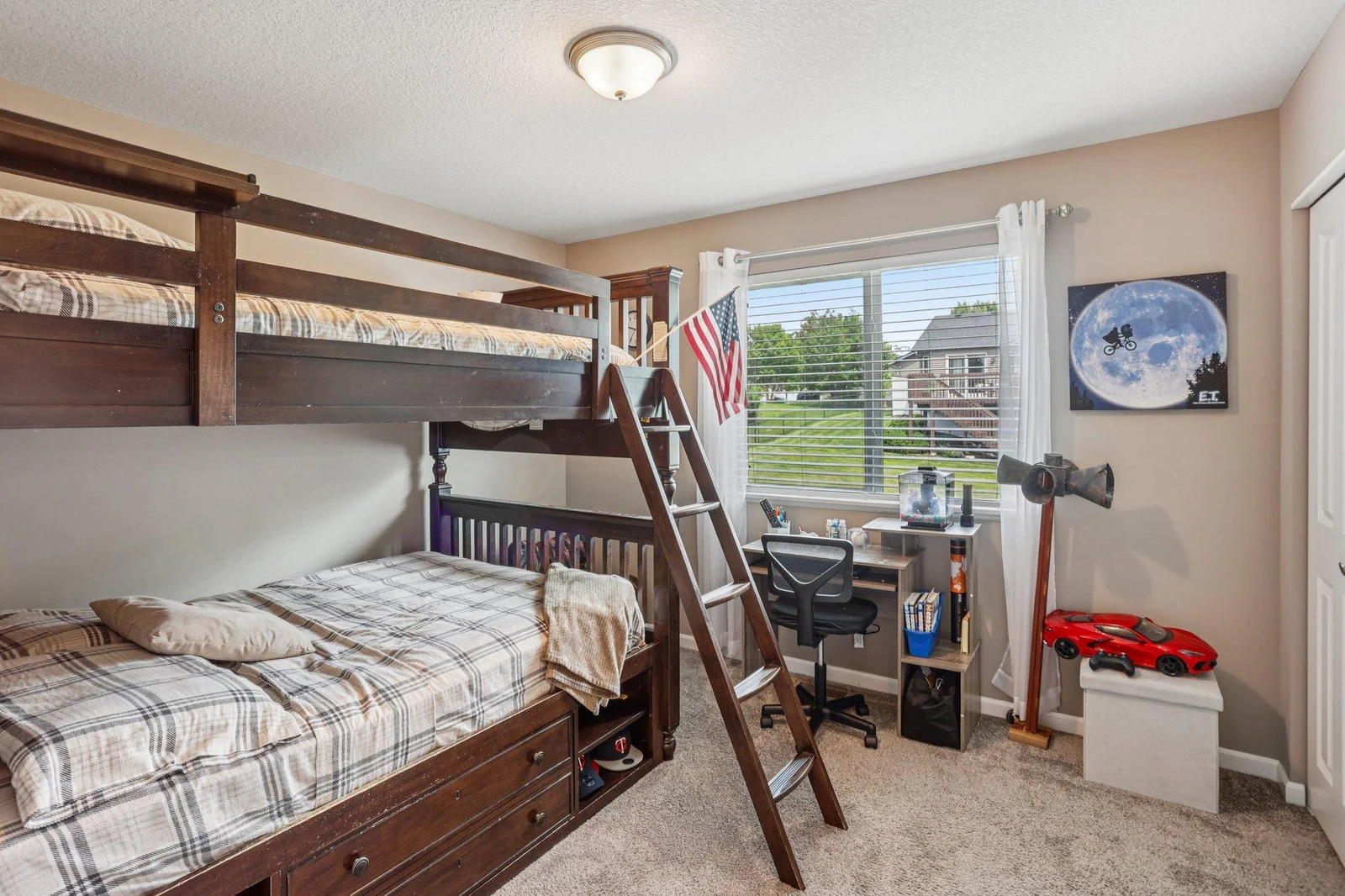 332 4th Ave, Lonsdale