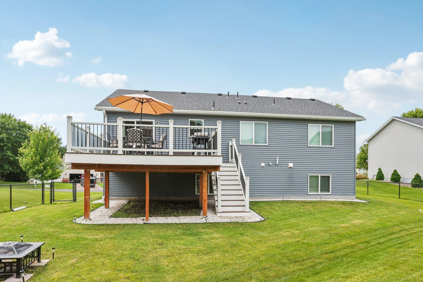332 4th Ave, Lonsdale