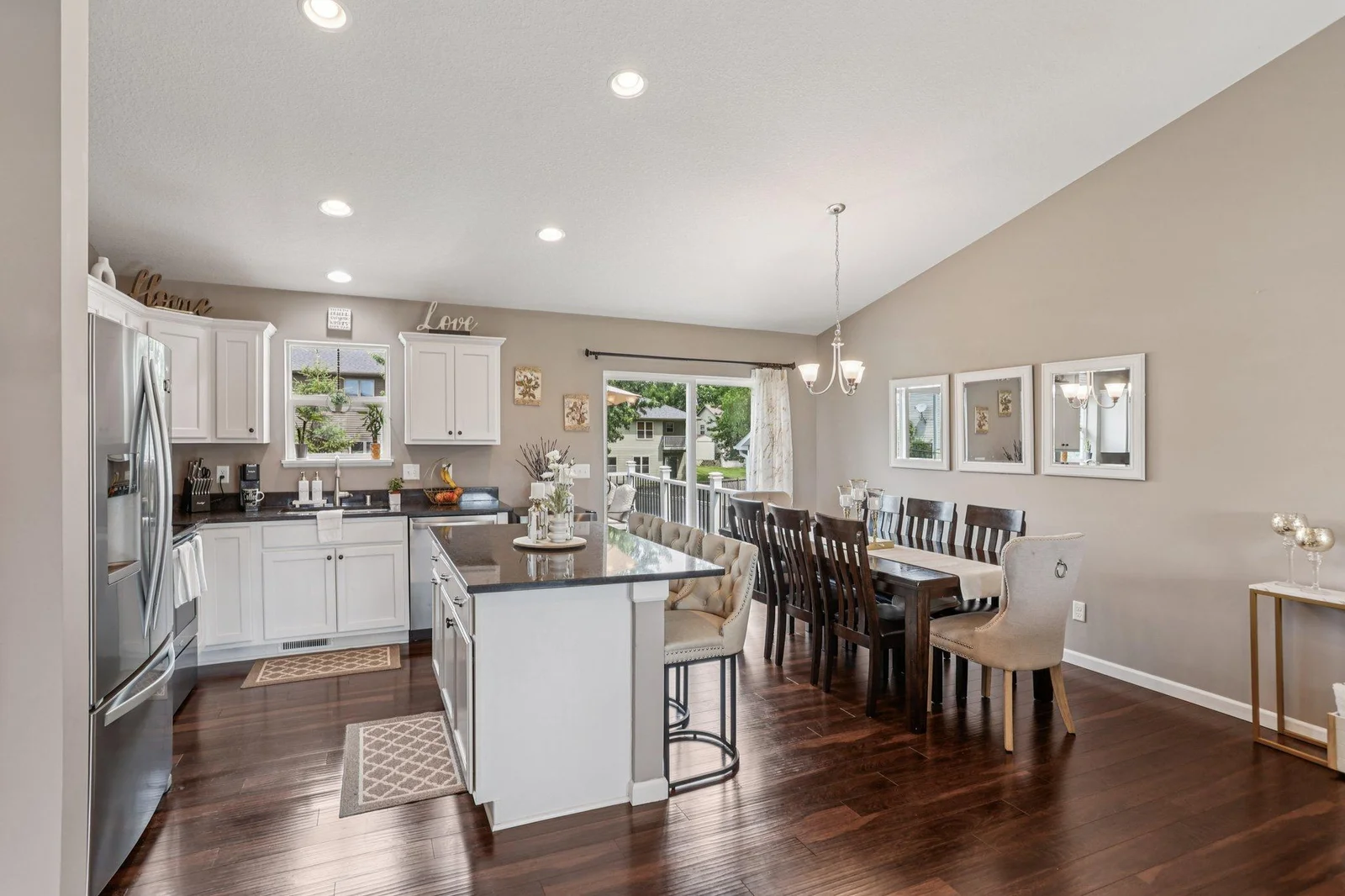 332 4th Ave, Lonsdale