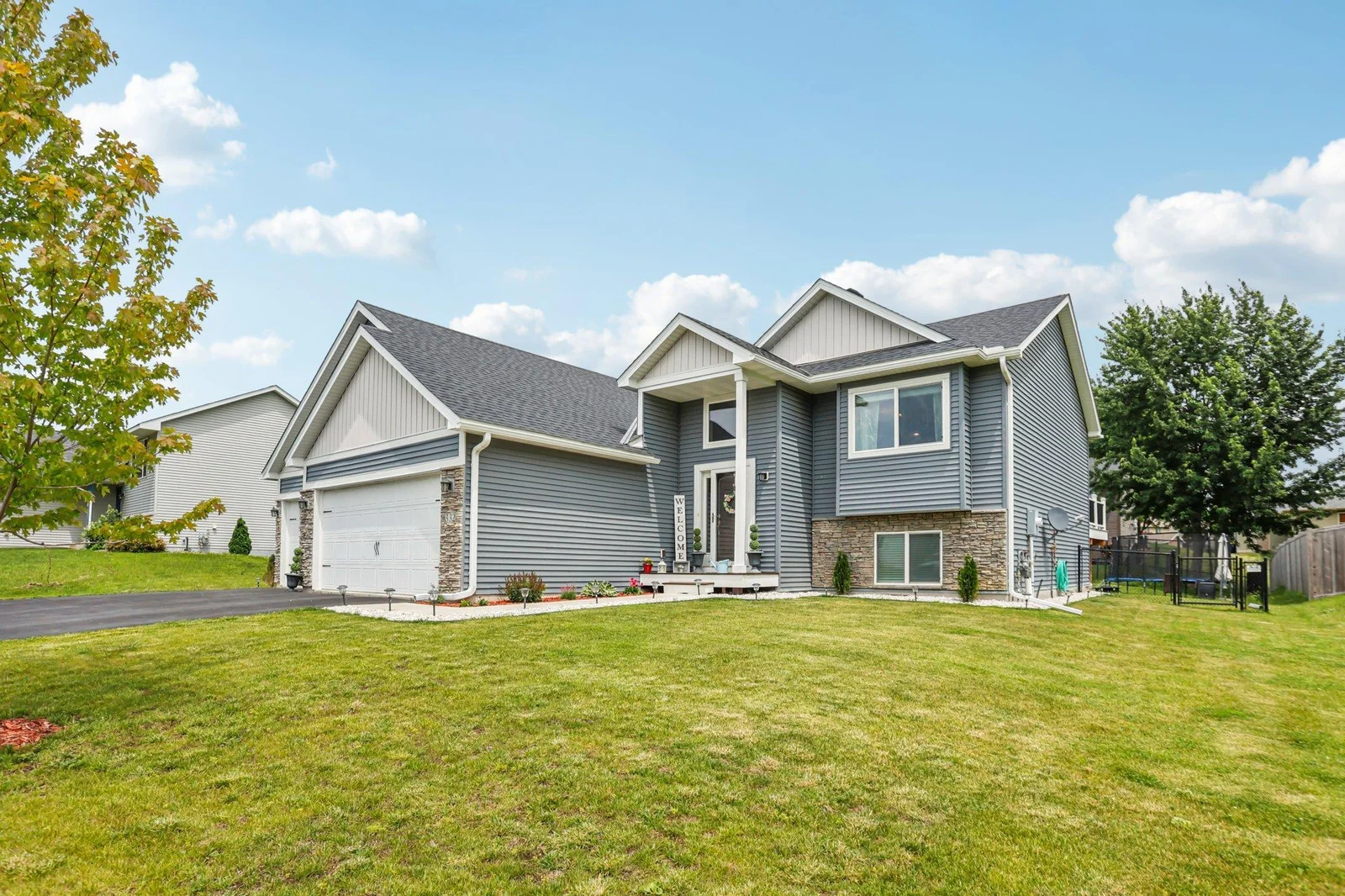 332 4th Ave, Lonsdale