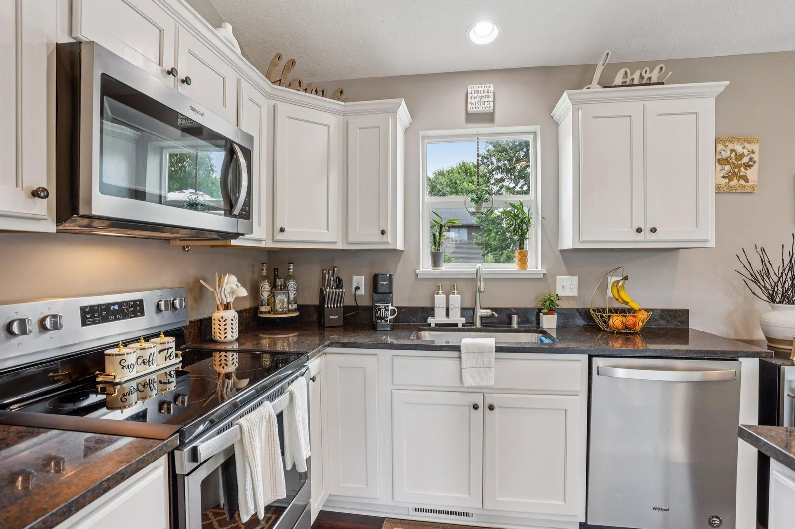 332 4th Ave, Lonsdale
