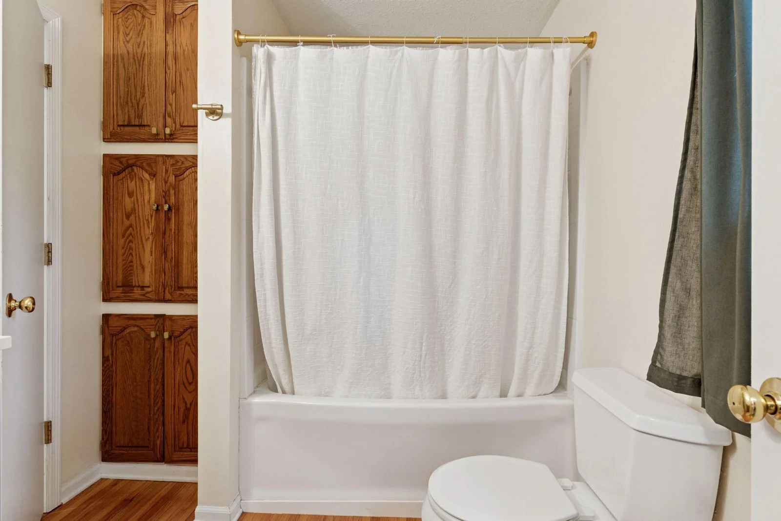 Main Full Bath