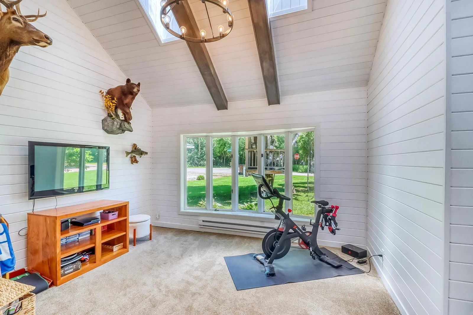Familyroom1_2.jpg