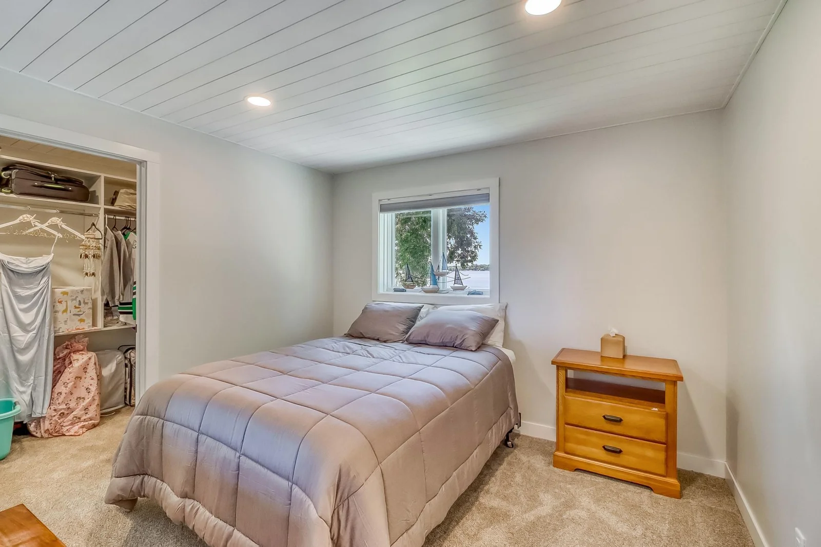 Upstairs Bedroom3_1.jpg