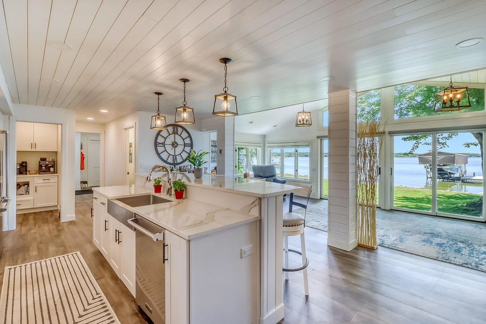 Kitchen1_0.jpg