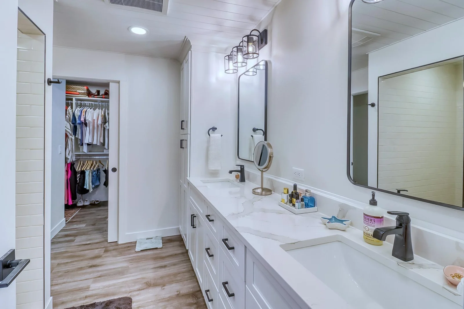 Primary Bathroom1_2.jpg