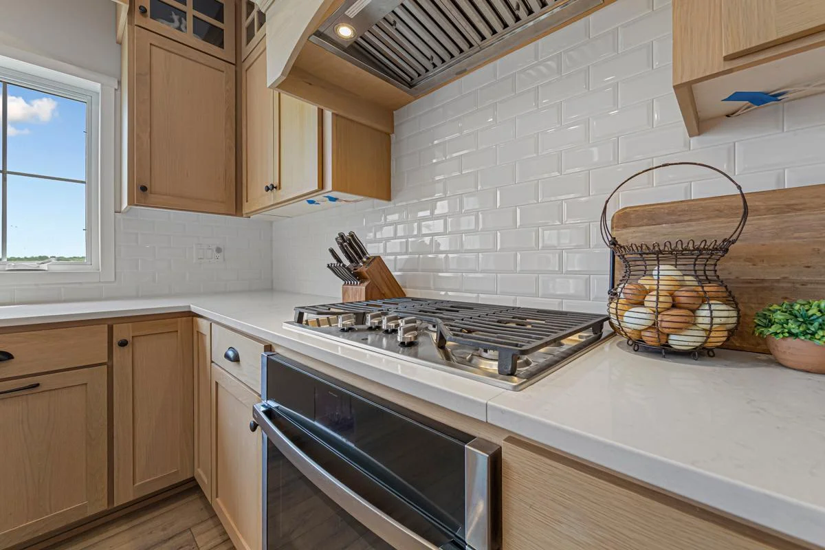 23 Kitchen.jpg
