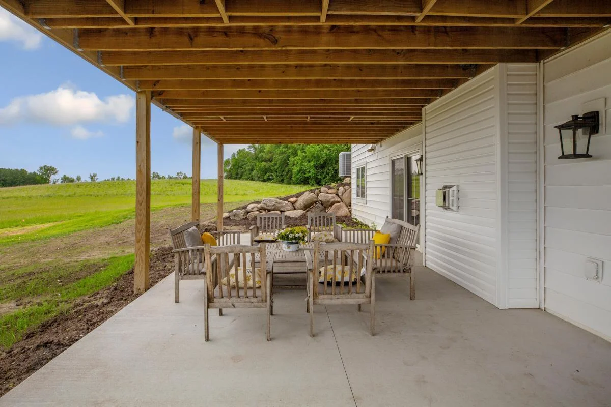 10 Patio.jpg