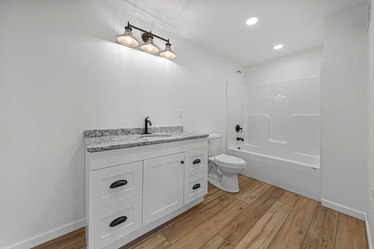 61 Bathroom_lower.jpg