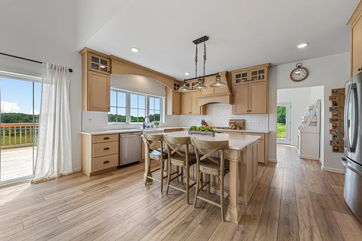 17 Kitchen.jpg