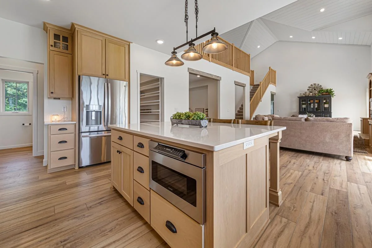24 Kitchen.jpg
