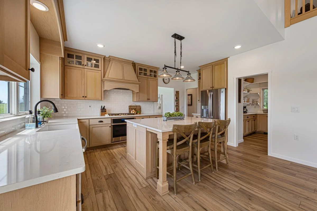 19 Kitchen.jpg