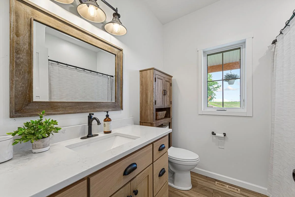 36 Bathroom.jpg