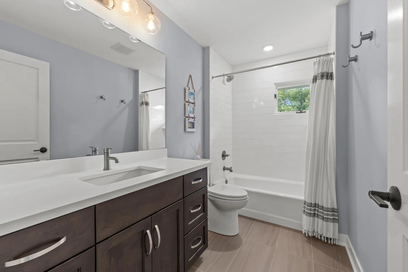 Upper Level Full Bath