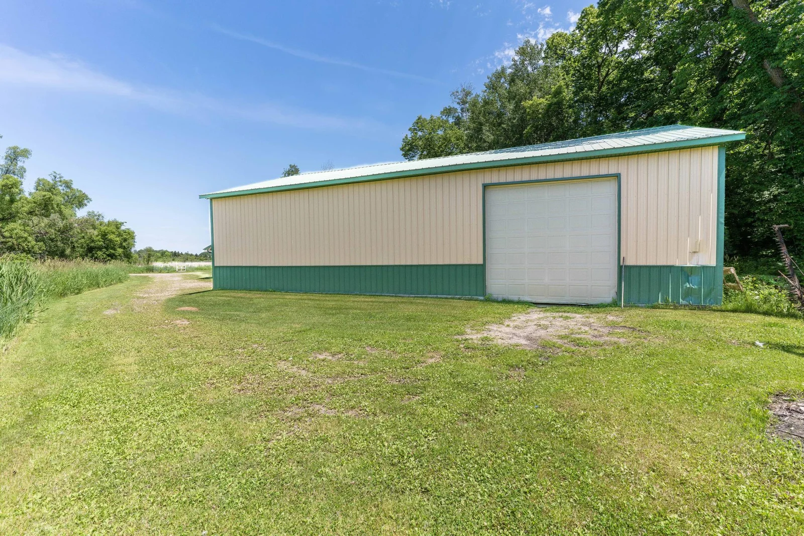 60'x40'  with 12' Doors