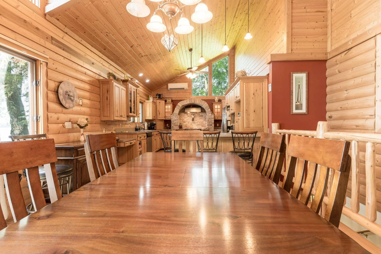 Dining area to Kitchen