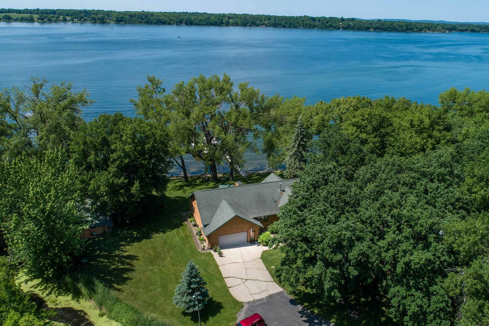 Hope you have enjoyed looking at this wonderful family retreat.