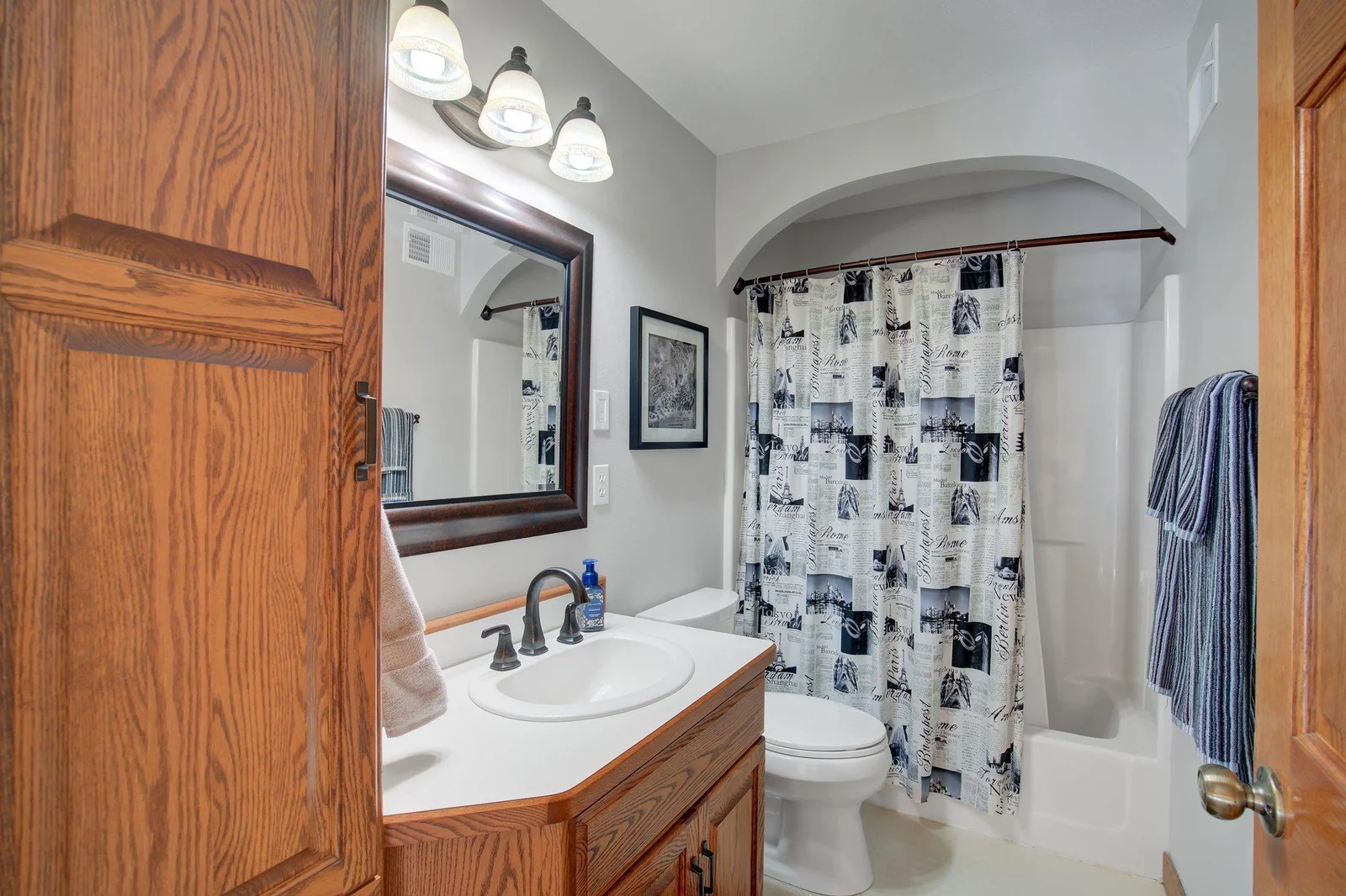 Upper Level Full Bathroom shared by two additional bedrooms