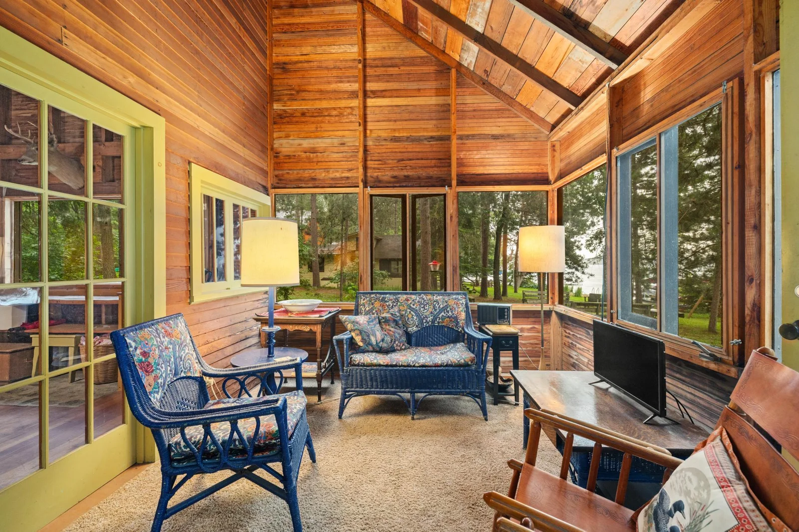 #13 Sunroom on lakeside.jpg