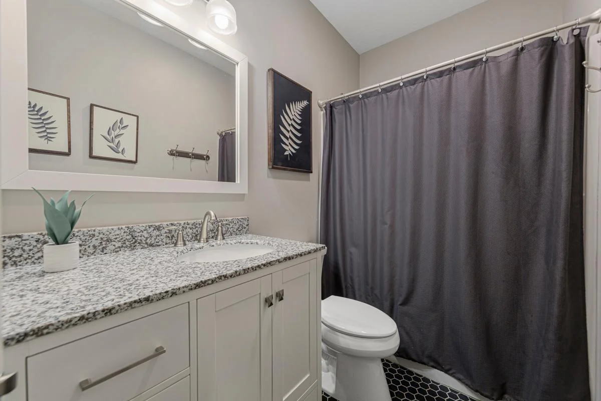 57 Bathroom.jpg