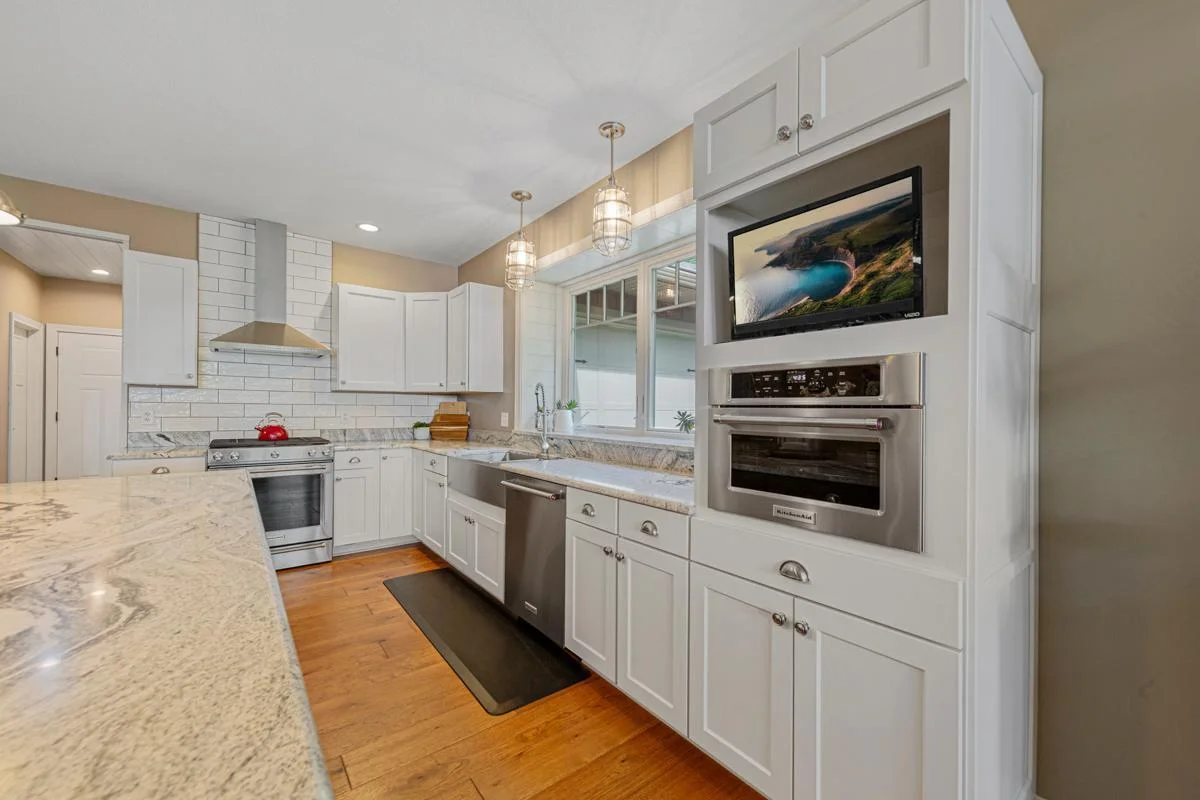 31 Kitchen.jpg