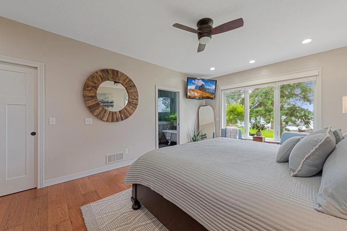 61 Main bedroom.jpg