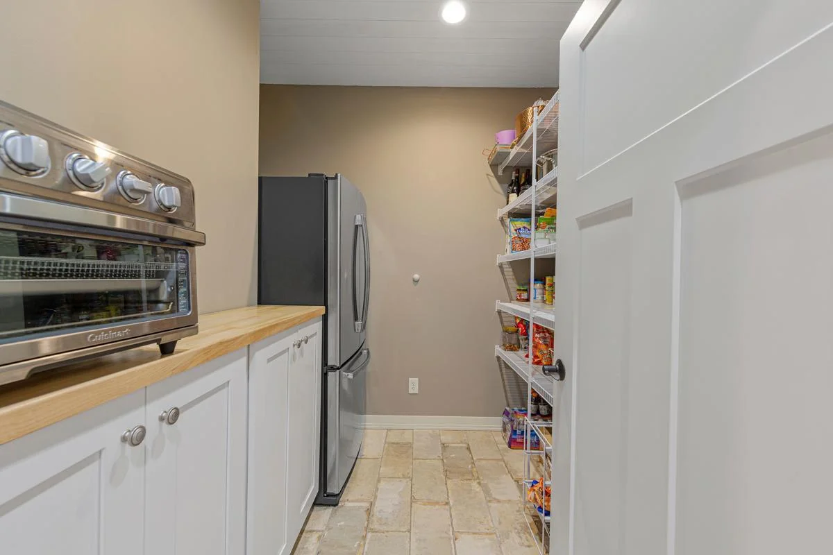 36a Pantry.jpg