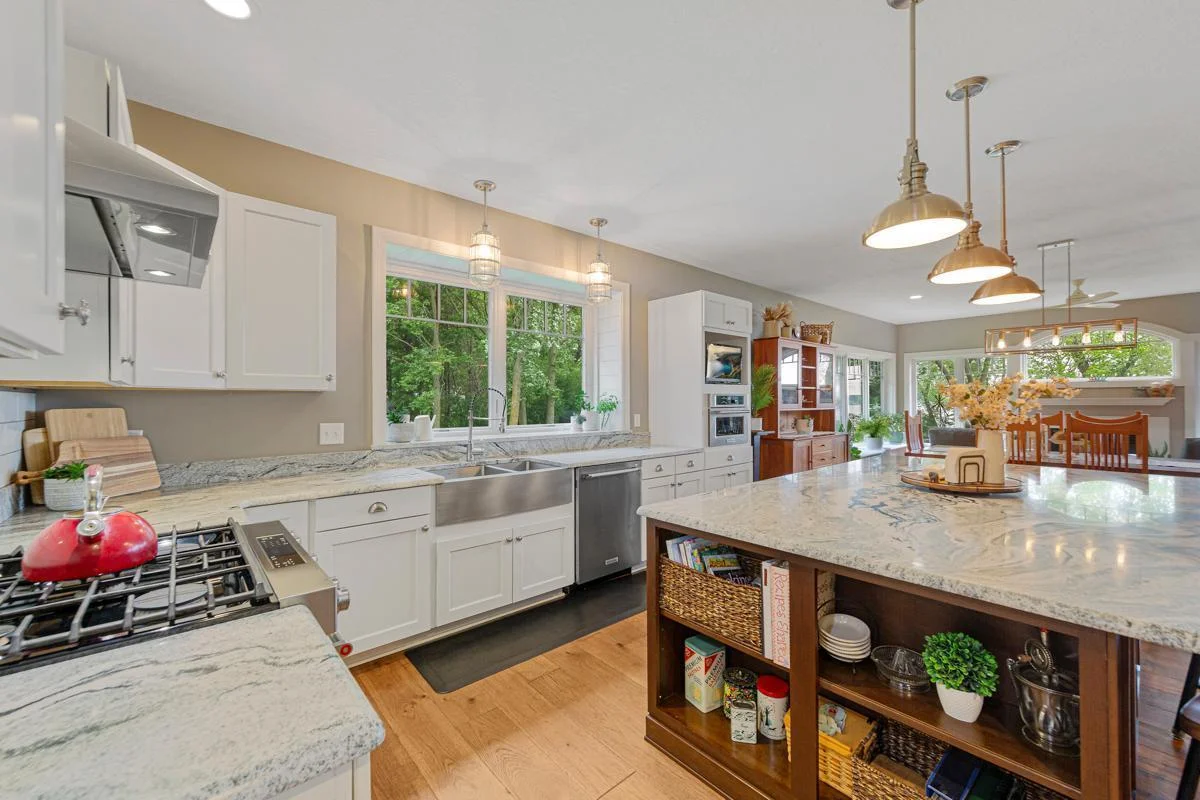 36 Kitchen.jpg
