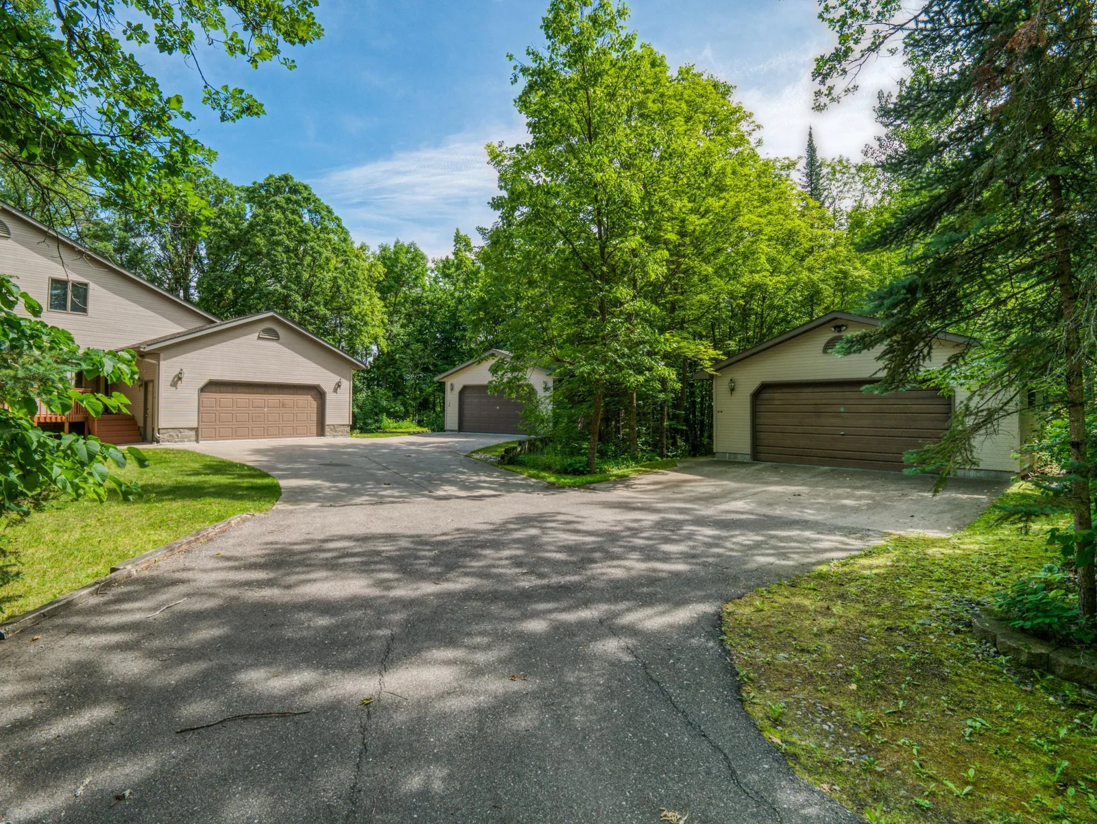 3 Garages.jpg
