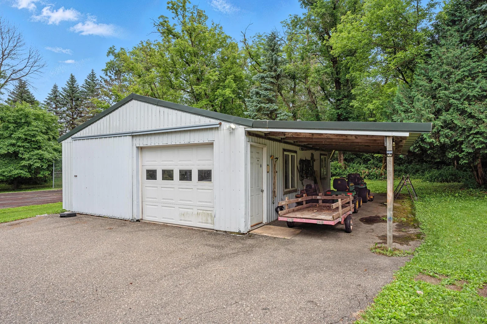 25126 Pillsbury Ave_51.jpg
