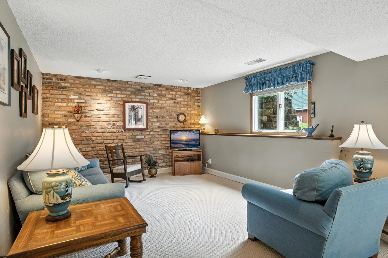 25126 Pillsbury Ave_28.jpg