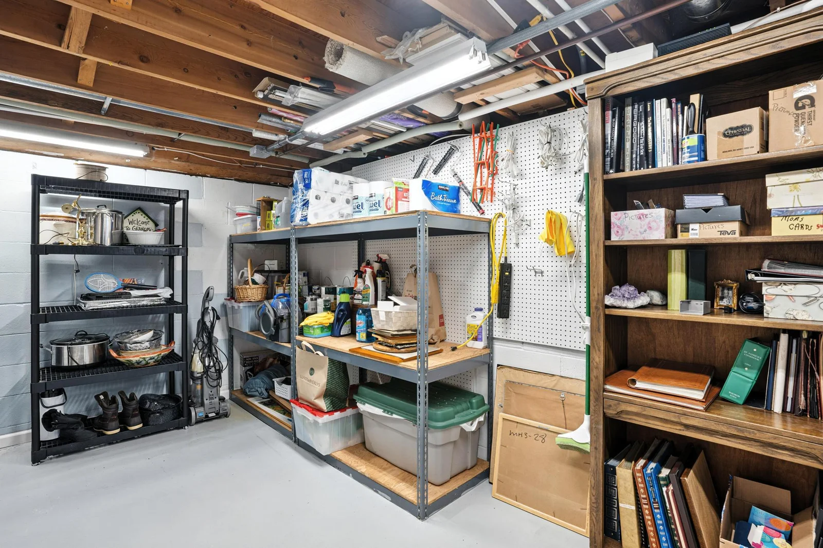 25126 Pillsbury Ave_58.jpg