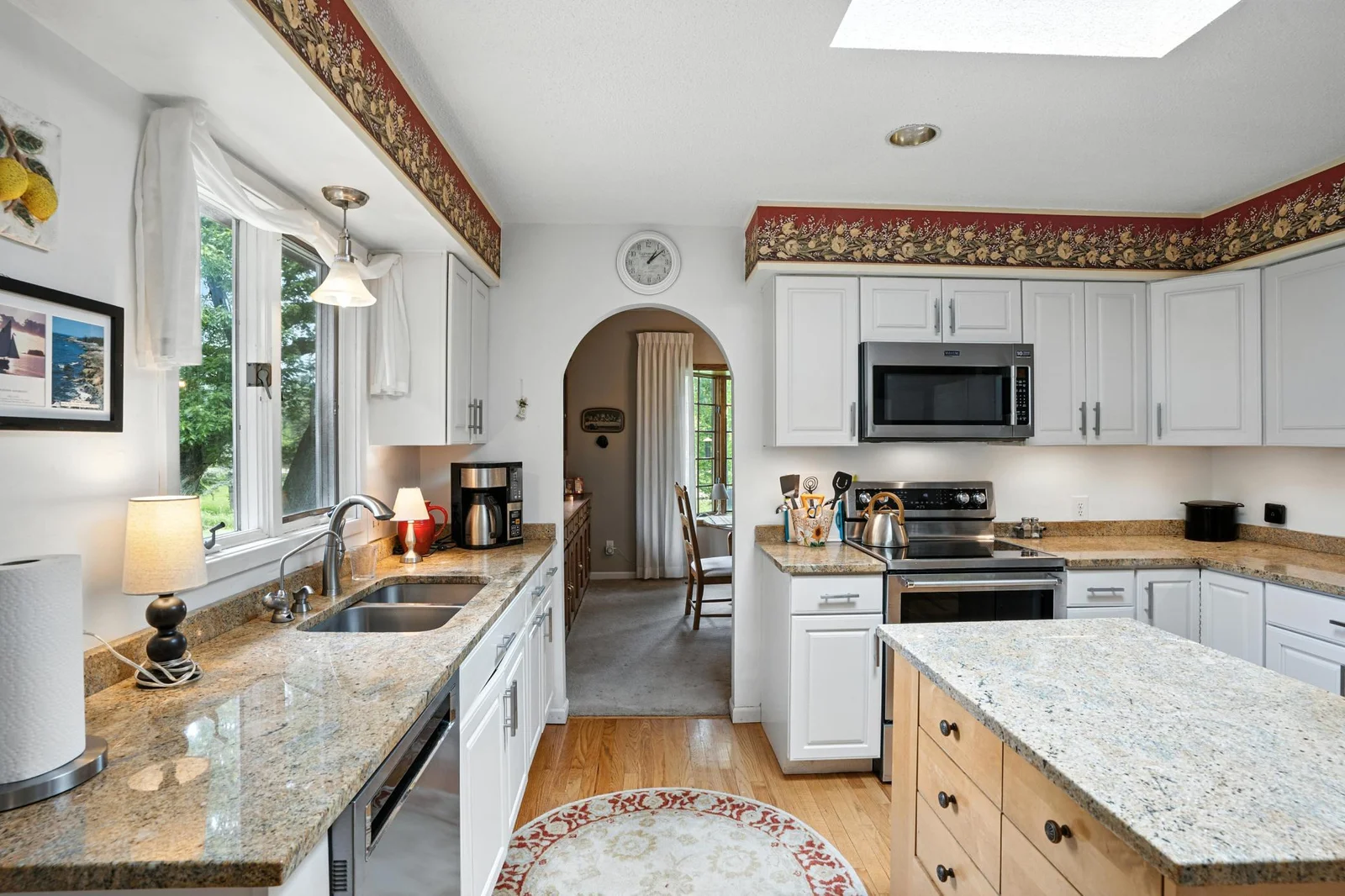 25126 Pillsbury Ave_16.jpg