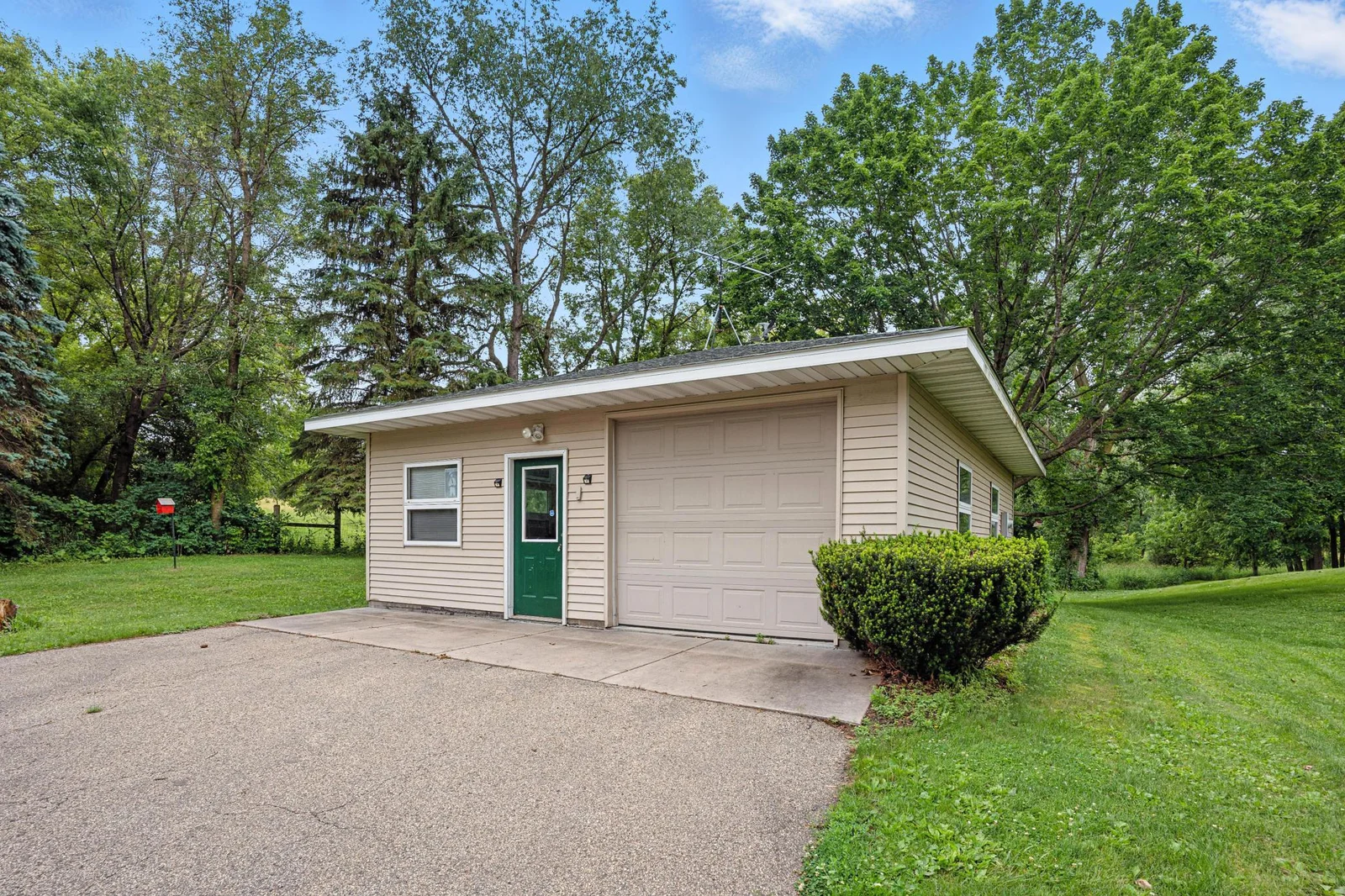 25126 Pillsbury Ave_50.jpg