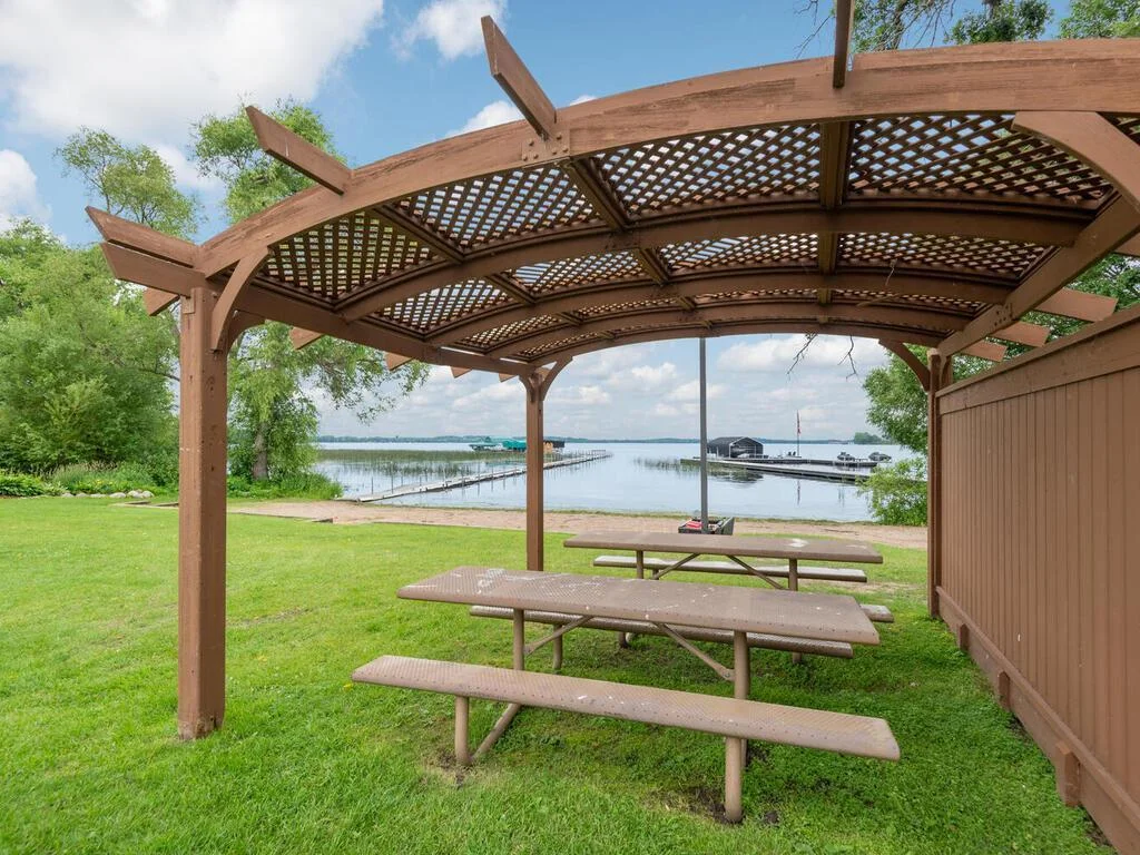 Association deeded access to Lake Waconia