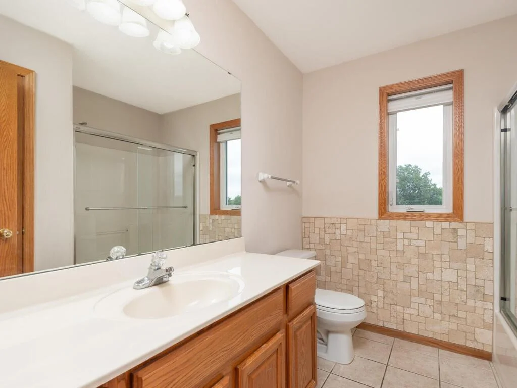 Upper level Full Bath