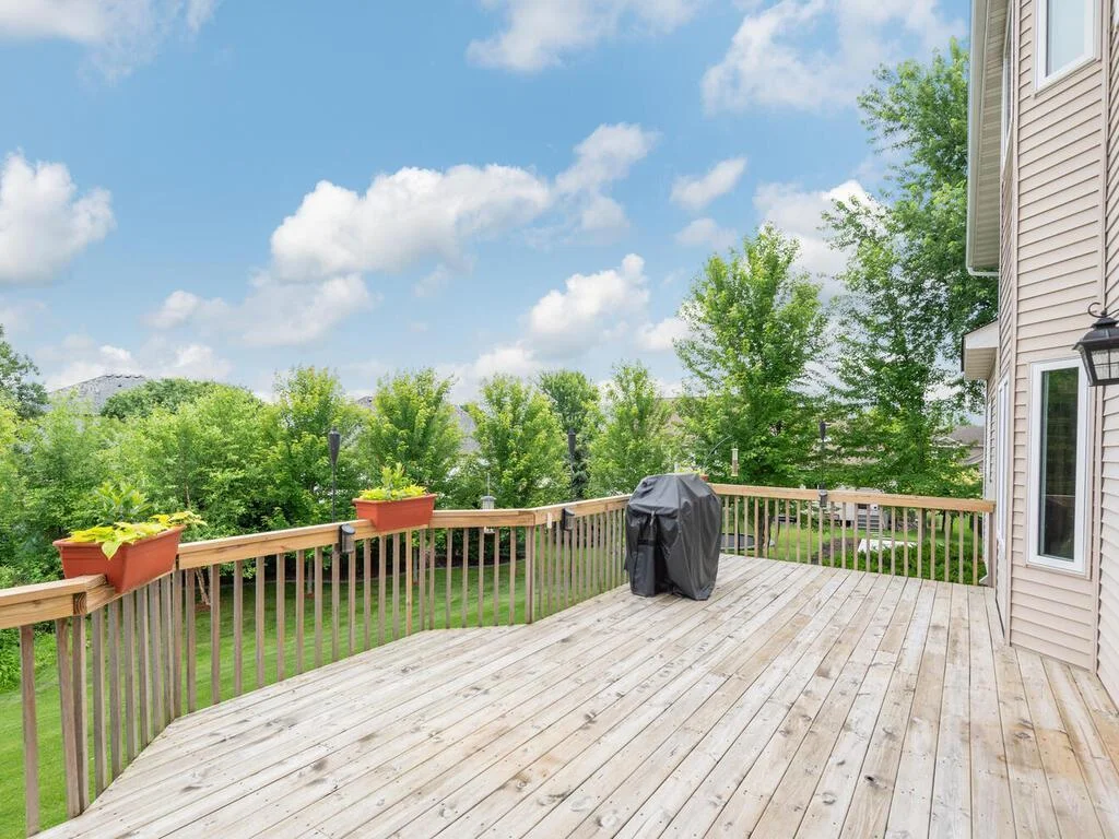 Oversized Deck with tranquil view!