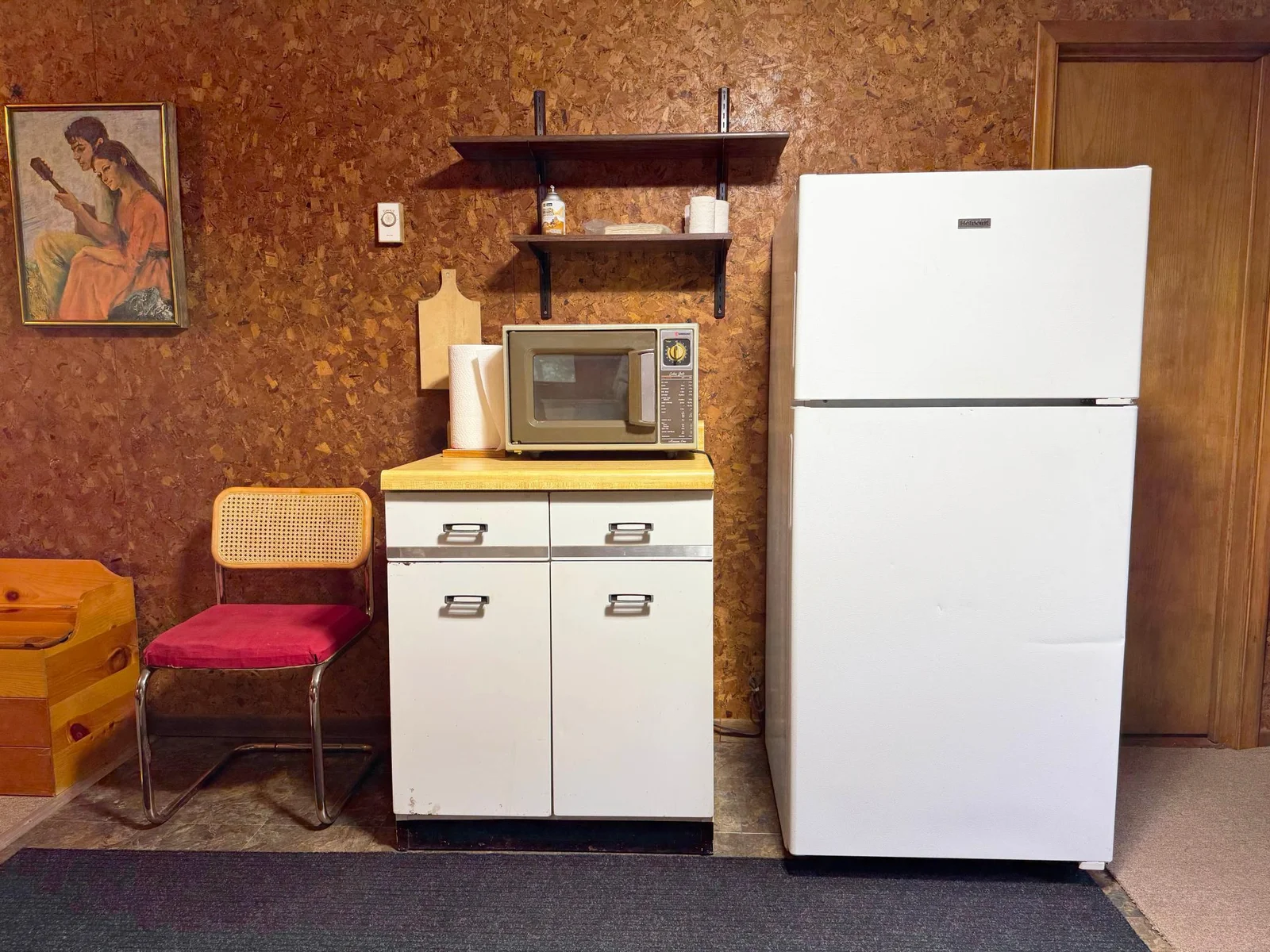 A look at the other side of the kitchen.
