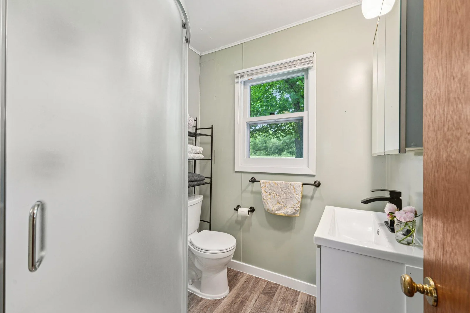 22-web-or-mls-Little Butternut Lake Ln-1006-022.jpg