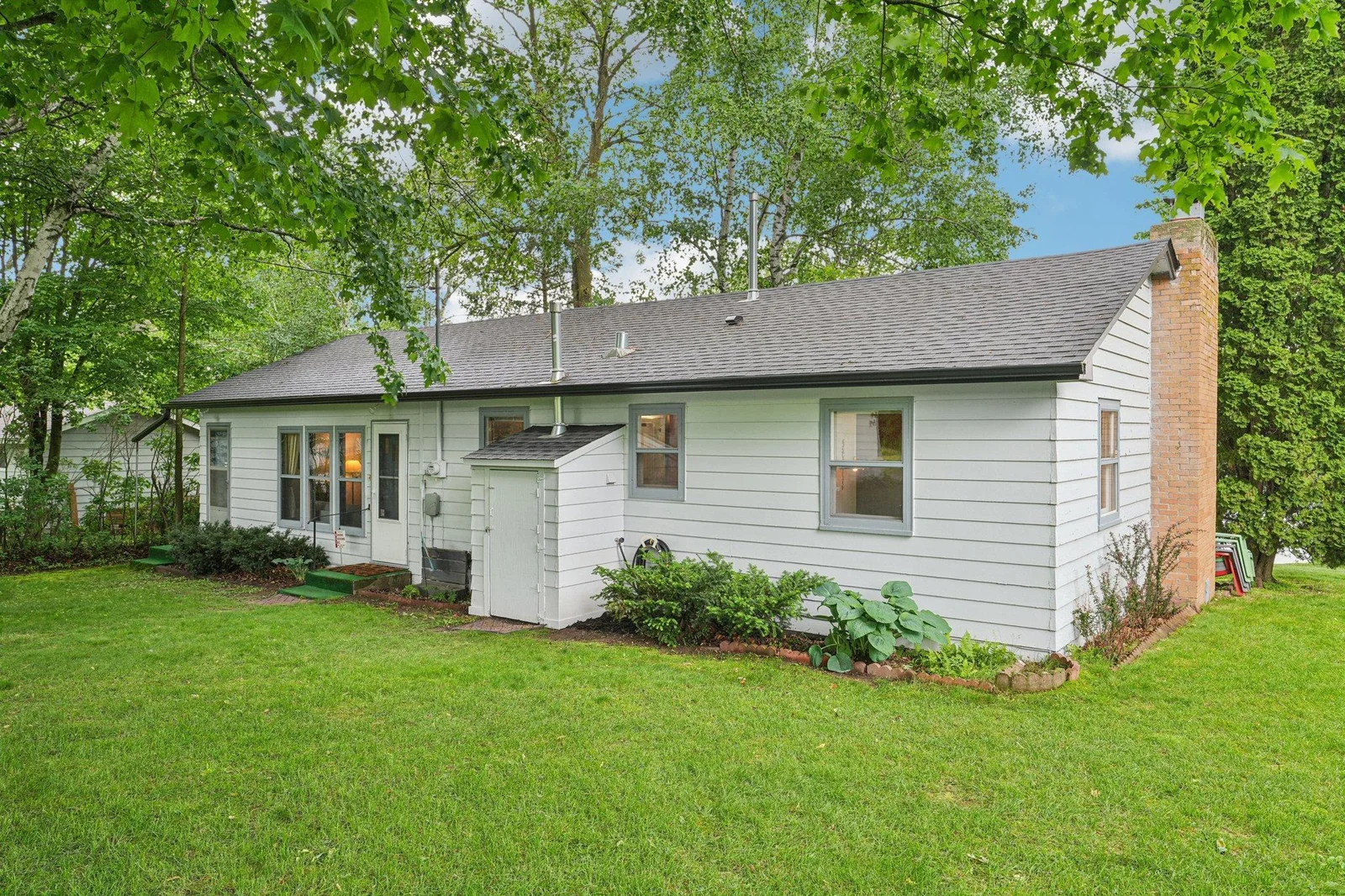 6-web-or-mls-Little Butternut Lake Ln-1006-006.jpg