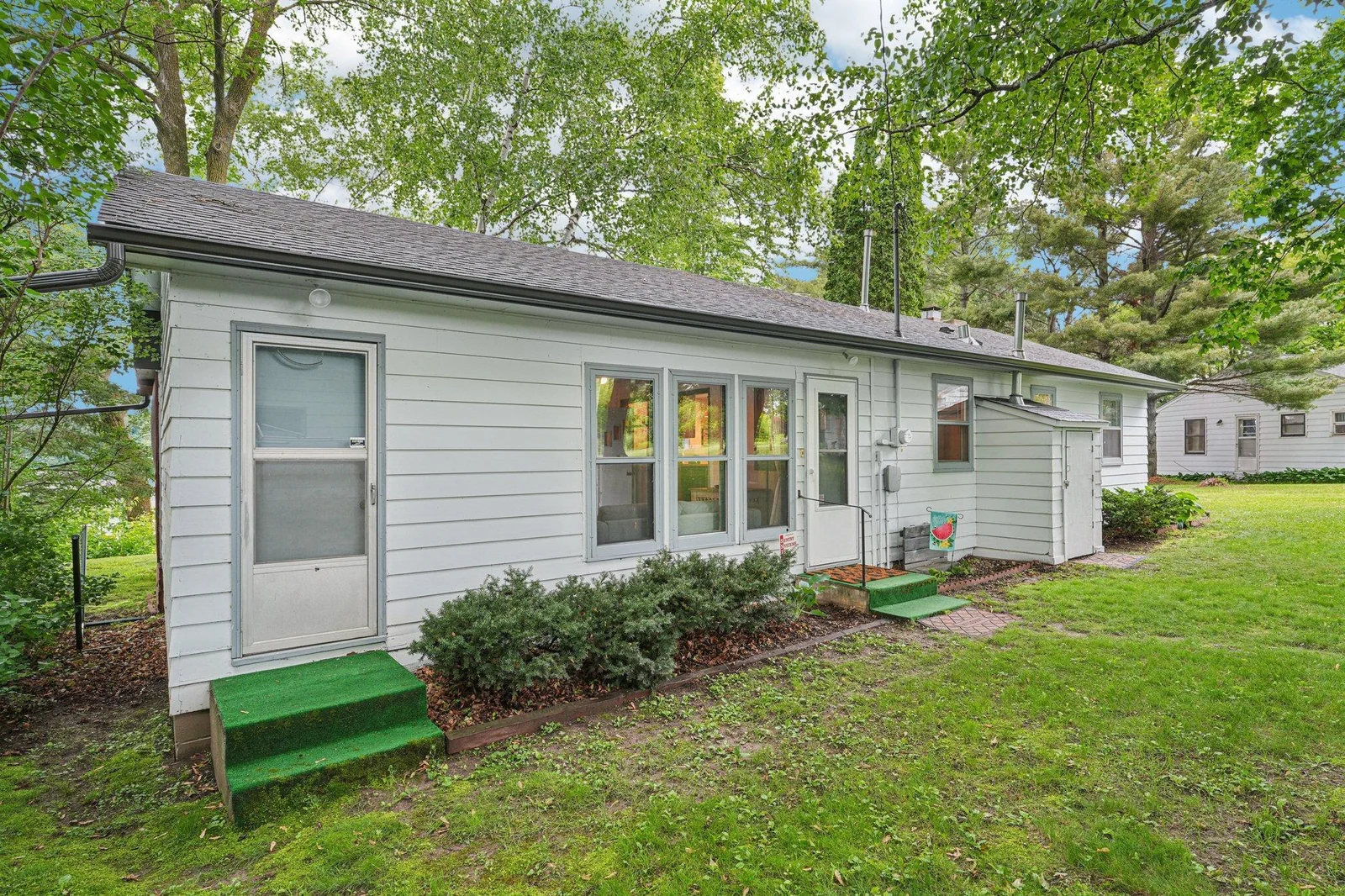 4-web-or-mls-Little Butternut Lake Ln-1006-004.jpg