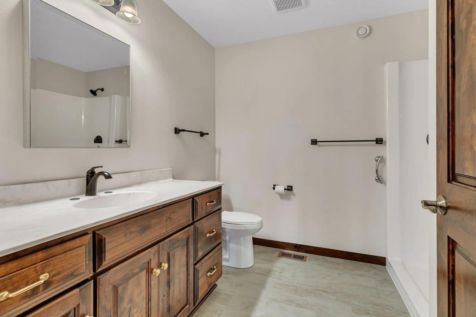 Main 3/4 bath