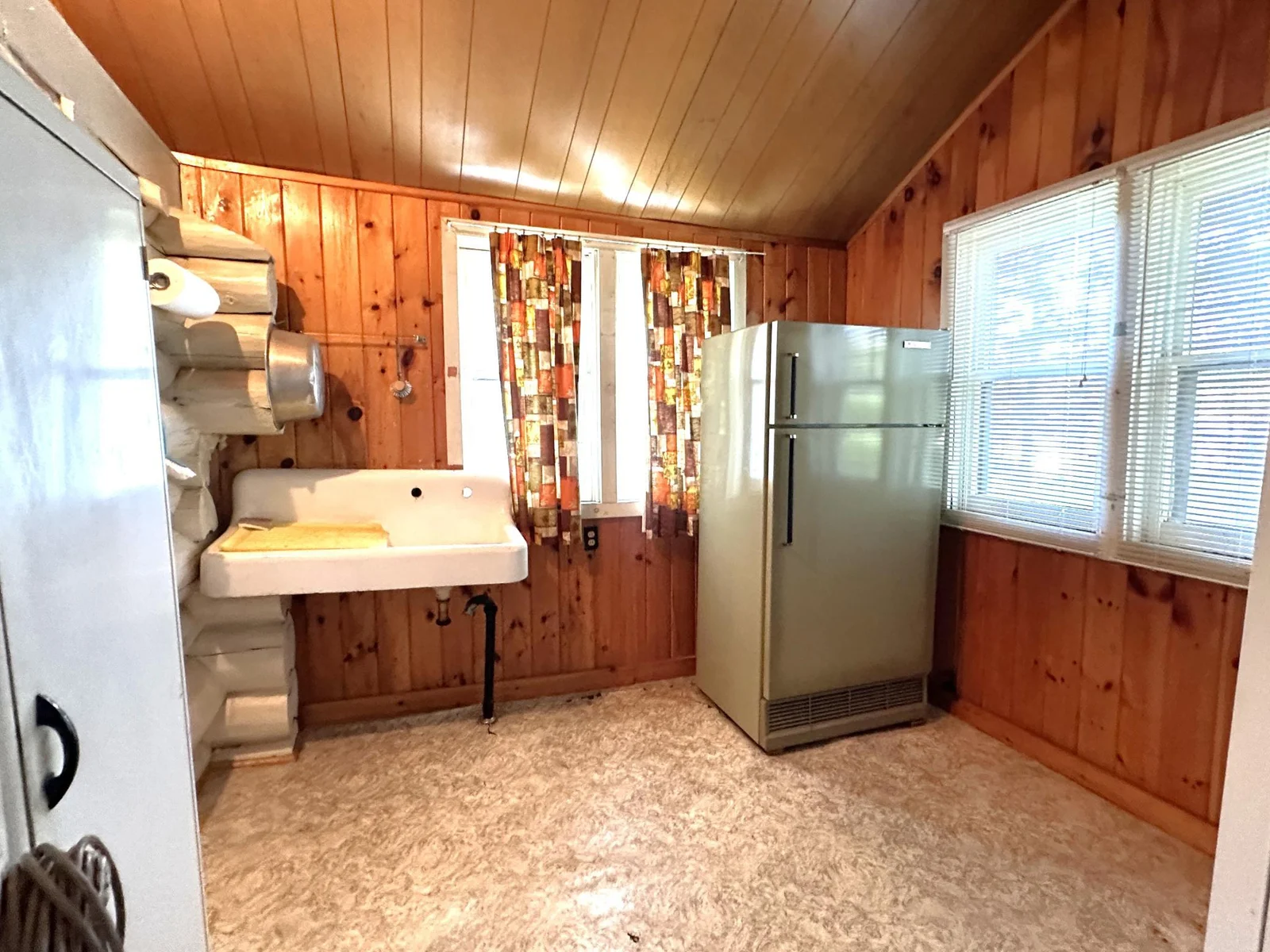 518 Sparrow LN  Interior 1.JPG