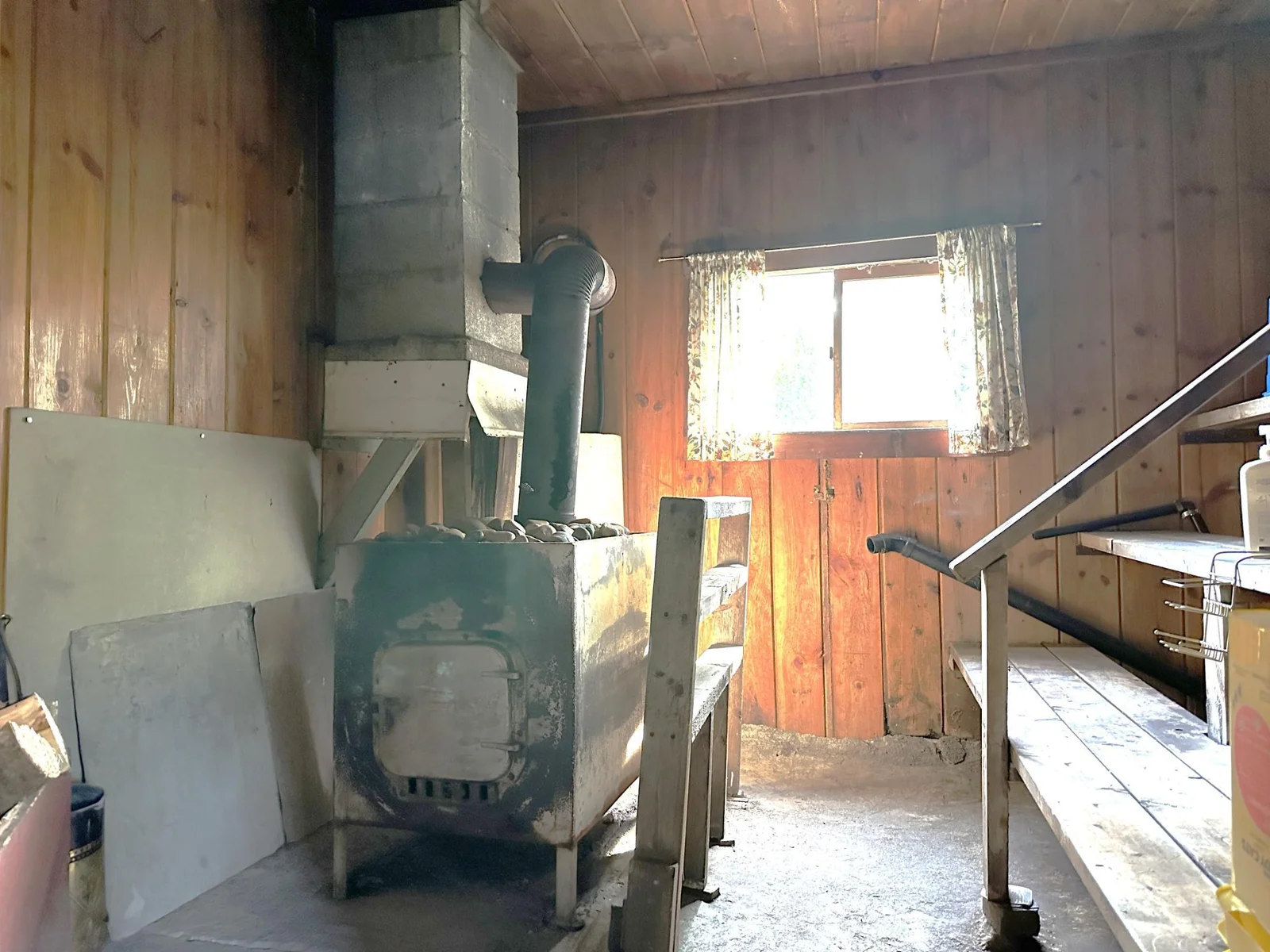 518 Sparrow LN  Extrerior Sauna 2.JPG