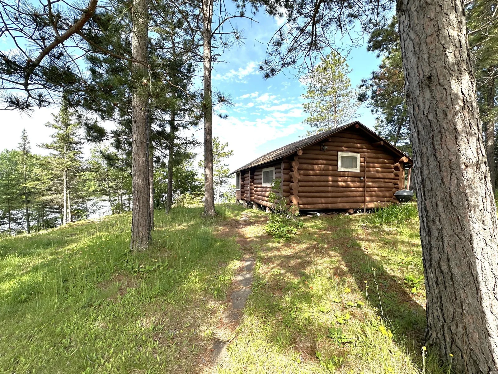 518 Sparrow LN  Extrerior 3.JPG