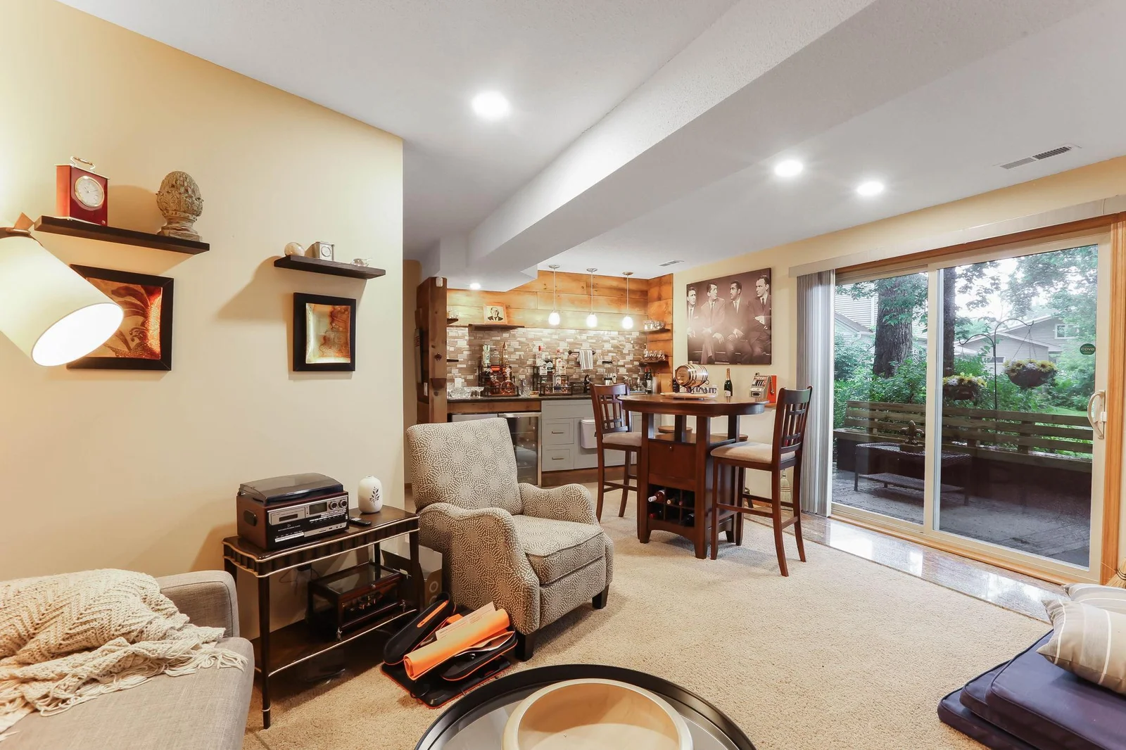 Family room wet bar walkout