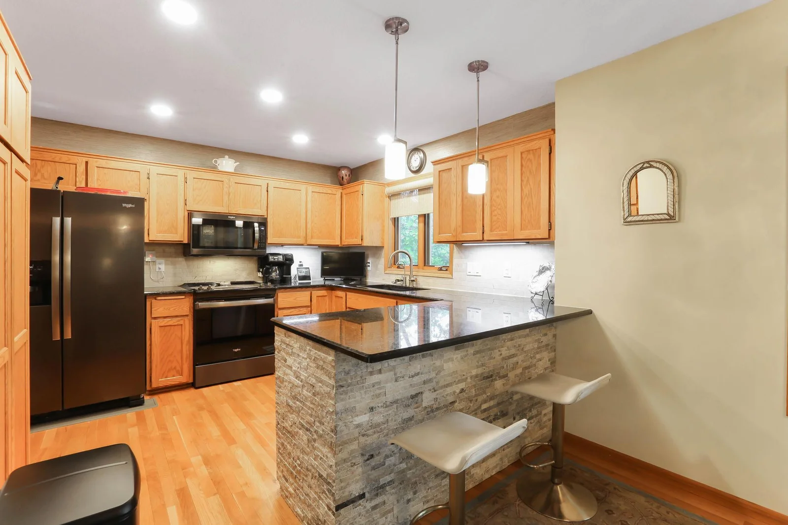 breakfast bar kitchen