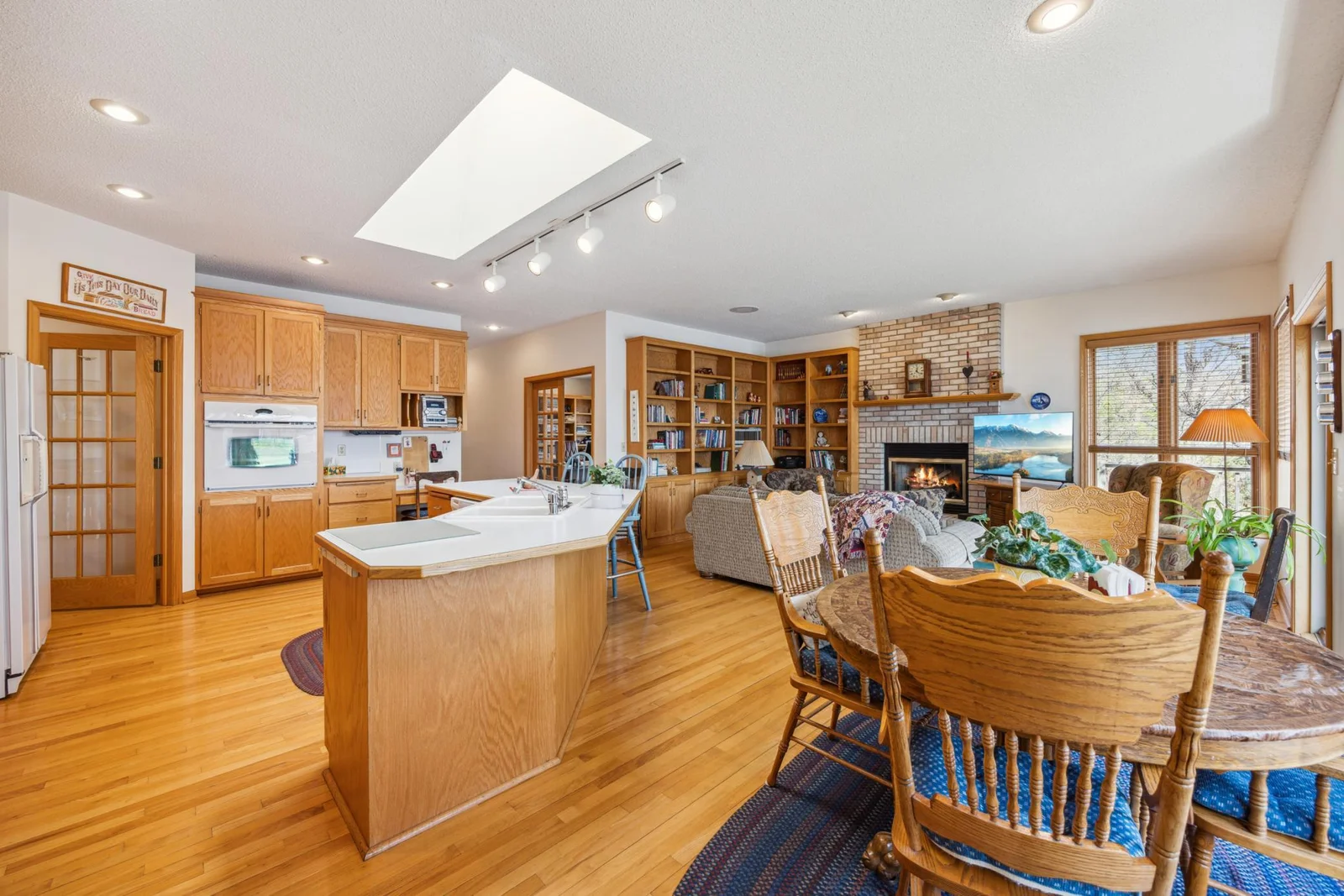 Center Island with skylight.Great