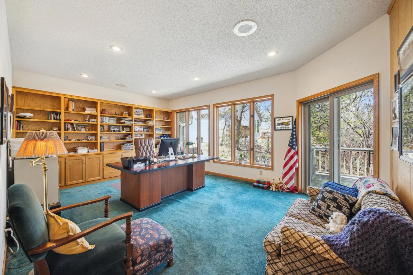 Large main floor office.