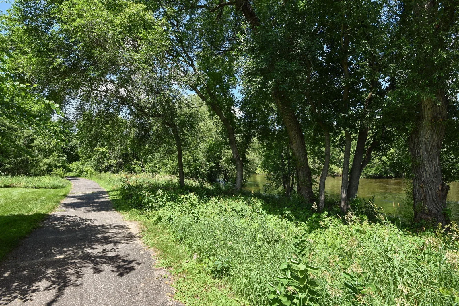 Walking/Biking Path right our your back yard!